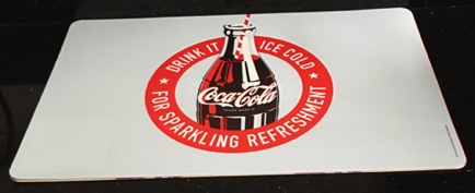 p7107-5 € 3,00 coca cola plastic placemat drink it ice cold 44x28 cm.jpeg